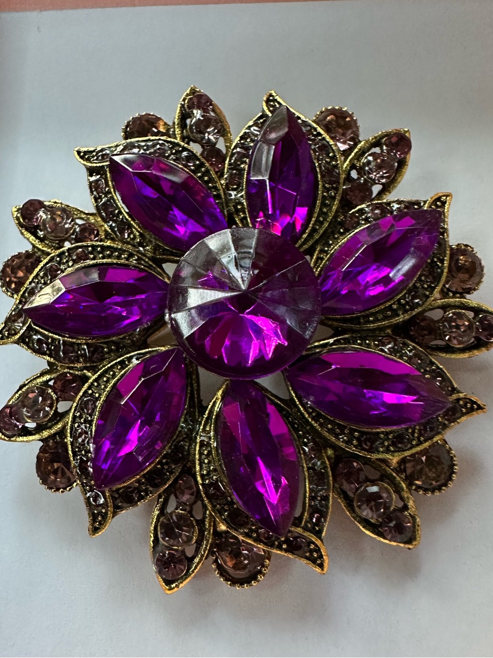 Purple broach women’s elegant NWOT